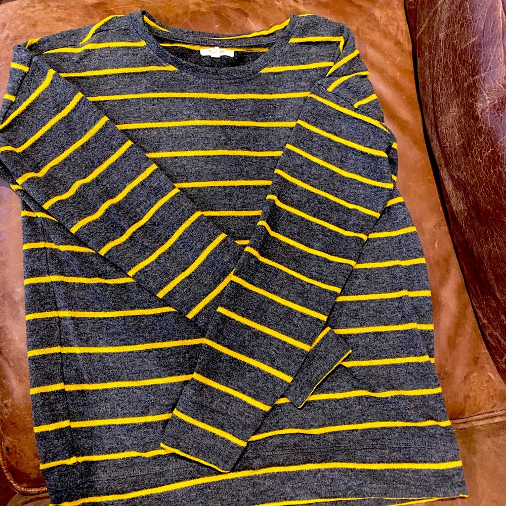 Maurice’s long sleeve light sweater